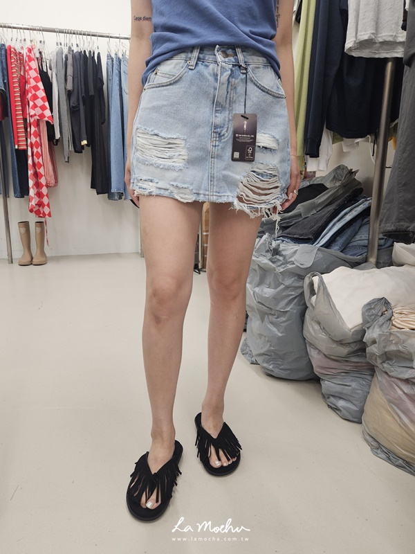 割破牛仔短裙(花花清單)